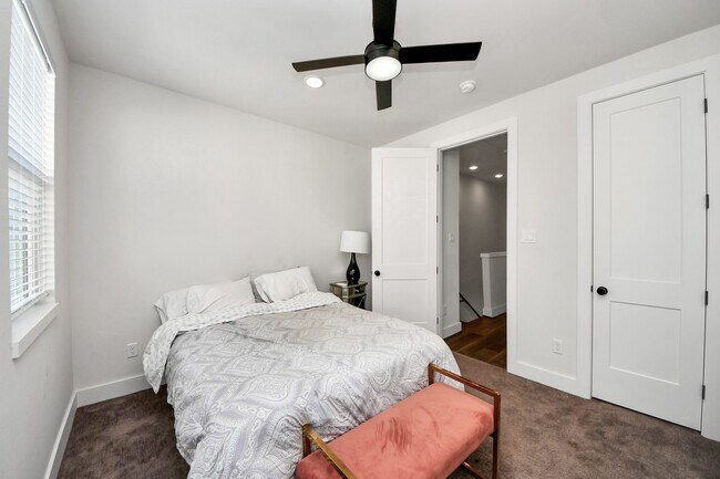 Building Photo - 3905 B Pinemont Dr