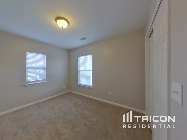 Building Photo - 379 Charter Oak Ct