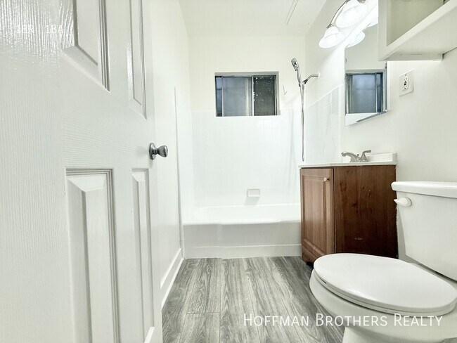 Building Photo - 1220 S Manhattan Pl