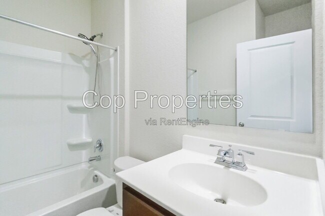 Building Photo - 7001 Lions Pk