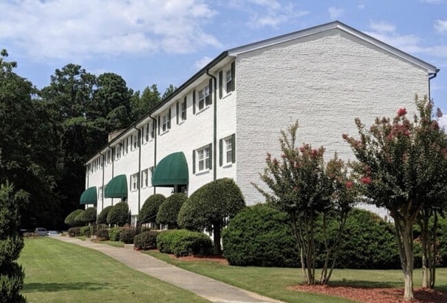 Building Photo - Dodson Courtyard Apartments Move In Specials