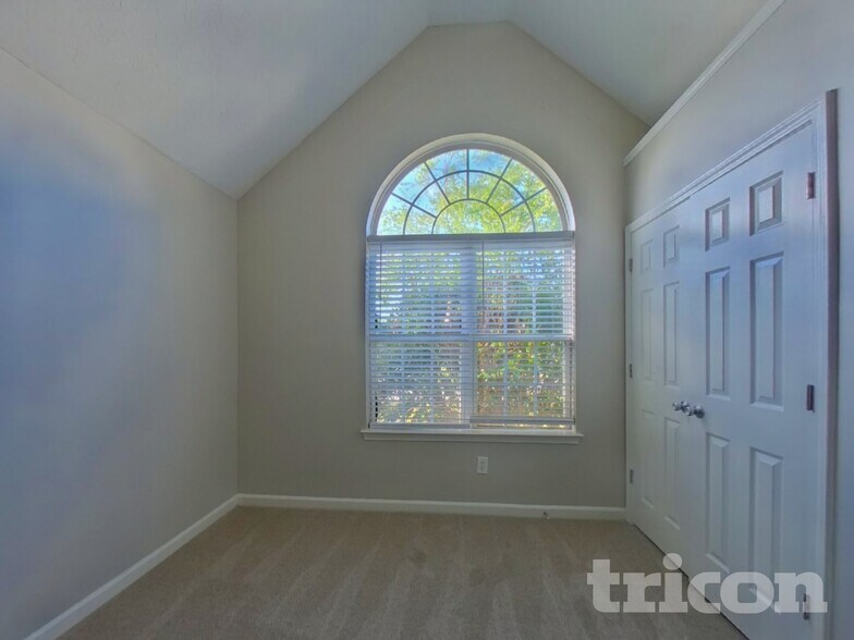 Building Photo - 845 Overlook Trail