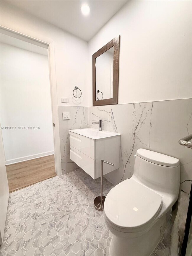 Building Photo - 6815 Edgewater Dr