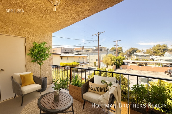 Building Photo - 11941 Weddington St