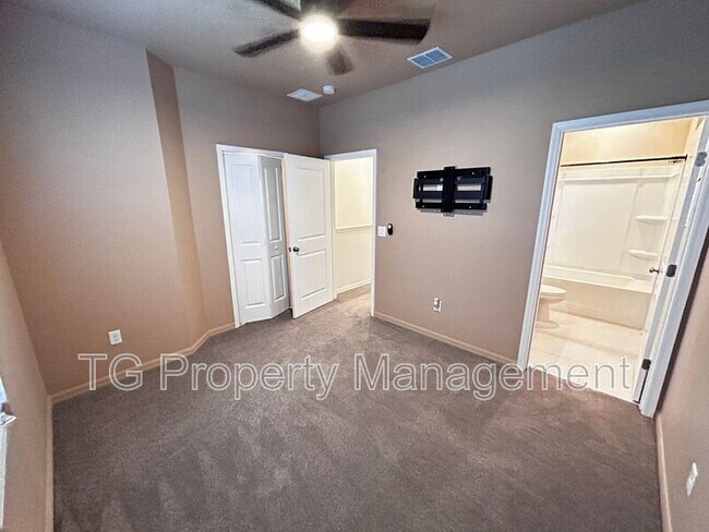 Building Photo - 379 Annies Pl