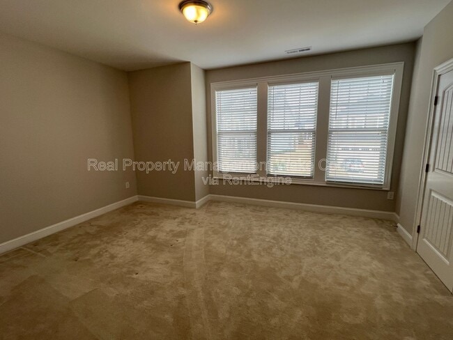 Building Photo - 1351 Gilwood Dr