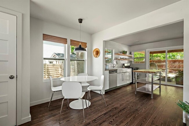 Building Photo - 1211 Alexander Ave