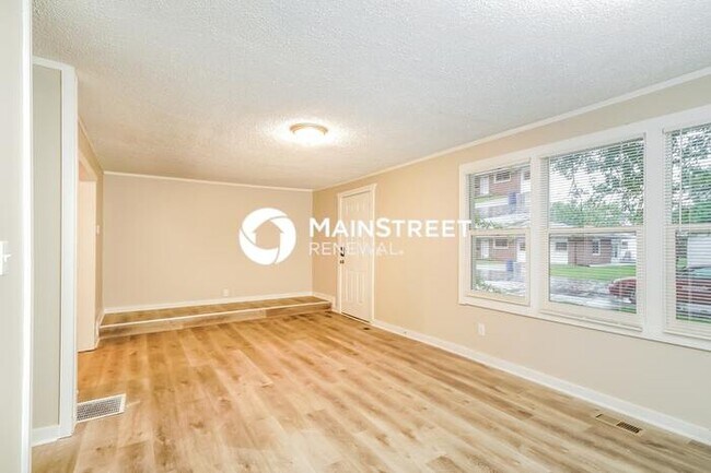Building Photo - 3 Bedroom Pet-Friendly Home in MARTINSVILLE, IN with Main Street Renewal