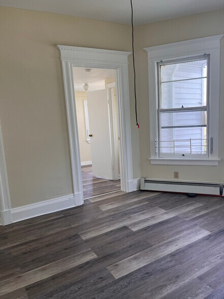 Building Photo - 127 Sargeant St