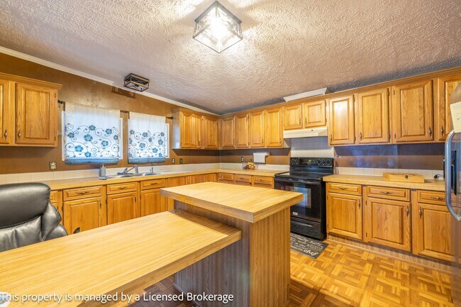 Building Photo - 40915 Deer Haven Dr