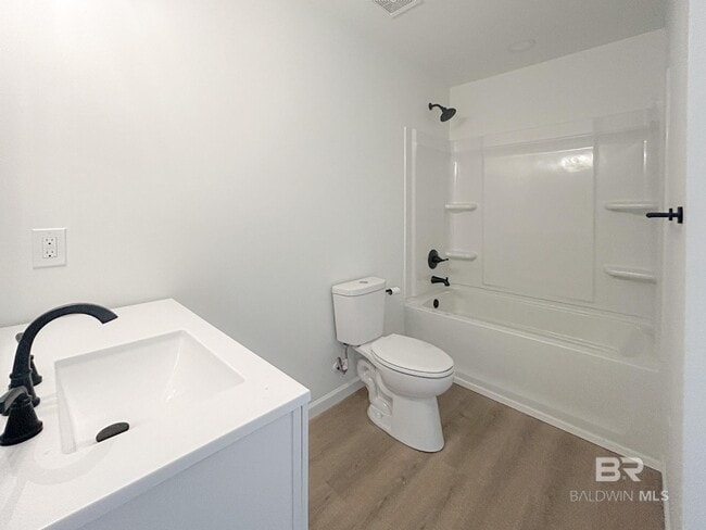 Building Photo - 10080 Bay Haven Dr