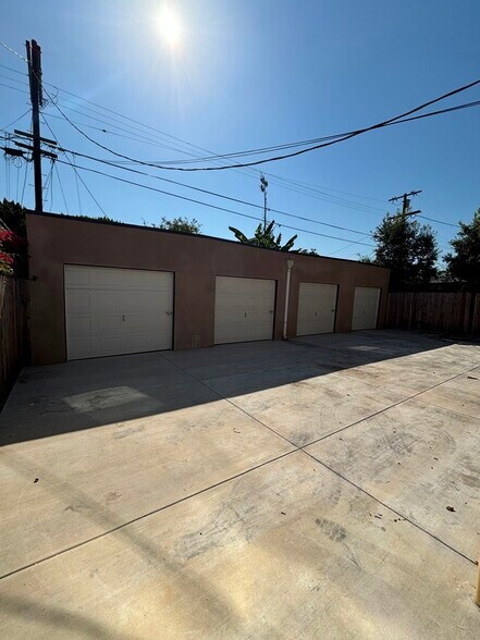 Building Photo - 2918 S Normandie Ave