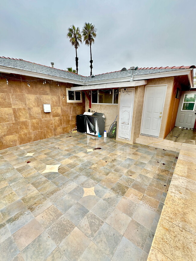 Building Photo - Ocean Beach detached Home w Yard