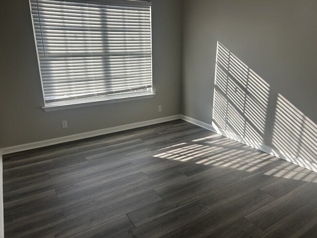 Building Photo - 533 Woodland Hills Dr