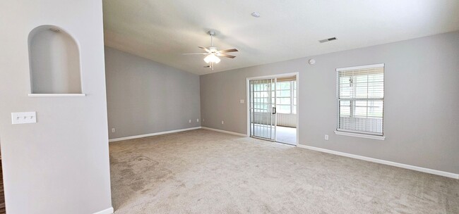 Building Photo - Spacious 2-Bed, 2-Bath Home with Modern Co...