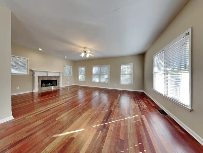 Building Photo - 64 Kenyon St SE