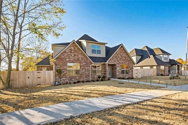 Building Photo - 585 S Rainbow Rd