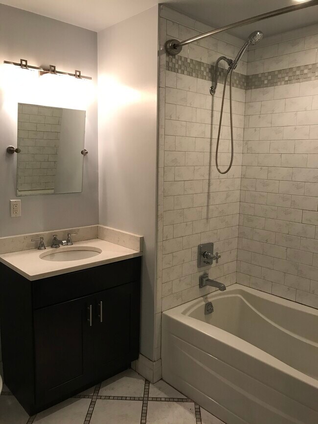 Building Photo - 5 Main St