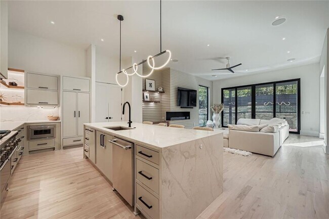 Building Photo - 1223 Mayfair Dr NE