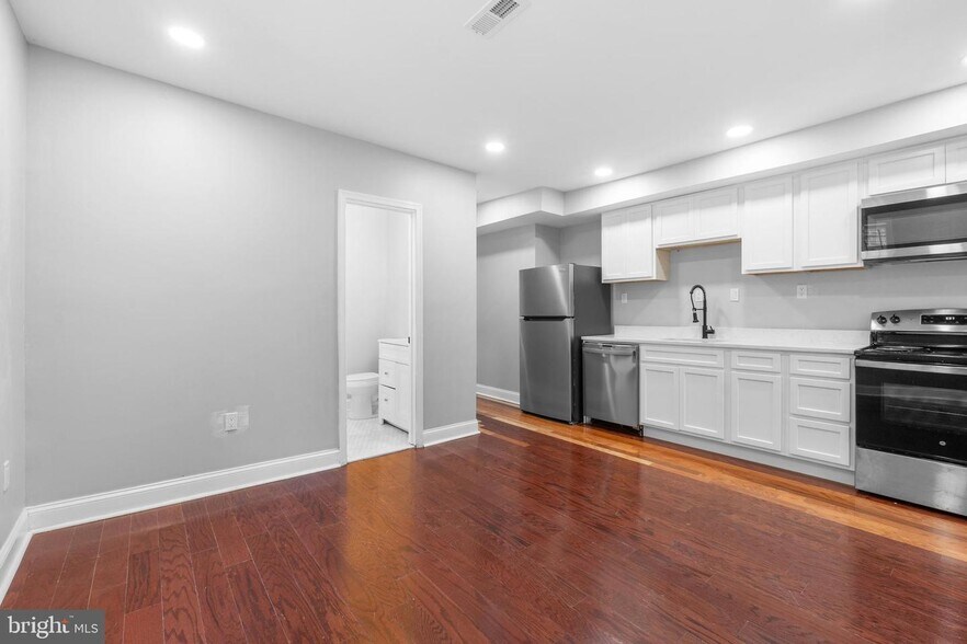 Building Photo - 313 Parkland Pl SE