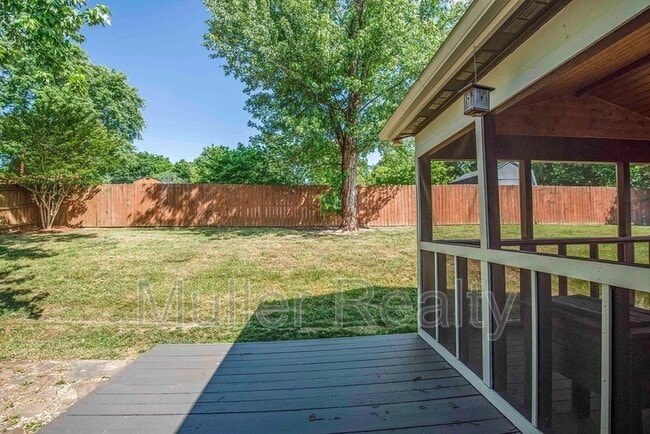 Building Photo - 10837 Dineen Dr