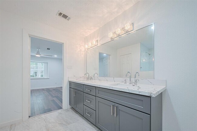 Building Photo - 5303 Lookout Mountain Dr