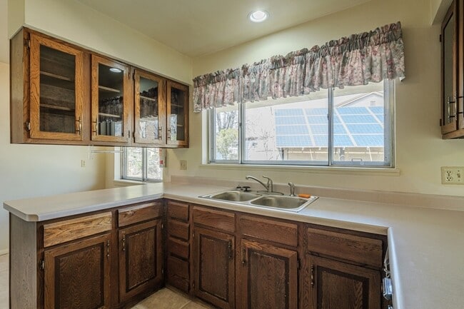 Building Photo - 328 Mayfair Dr