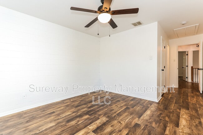 Building Photo - 316 Lake Side Dr