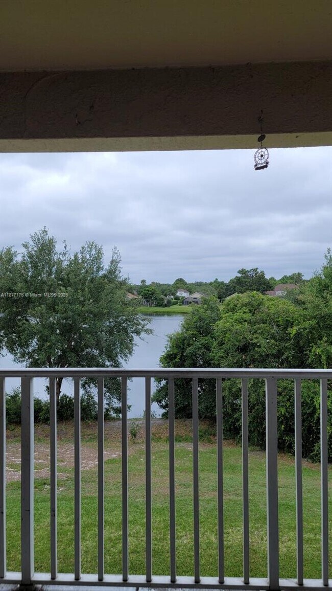 Building Photo - 13929 Fairway Island Dr