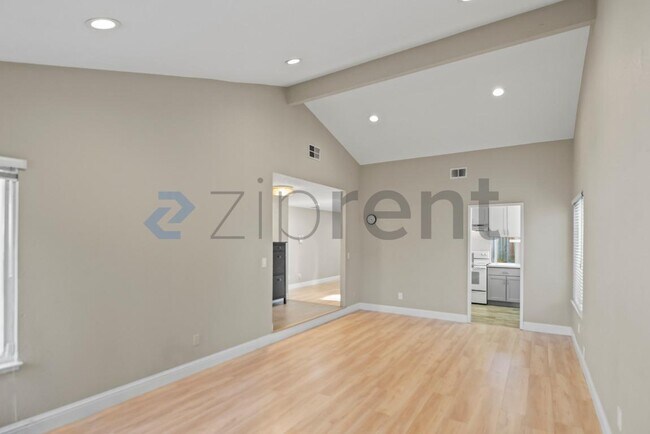 Building Photo - 33739 Slender Ct