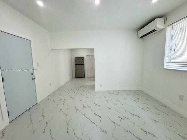 Building Photo - 856 SW 6th St