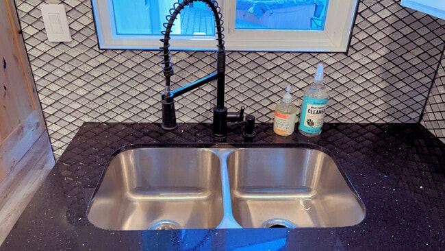 Building Photo - 5779 Enfield Ave