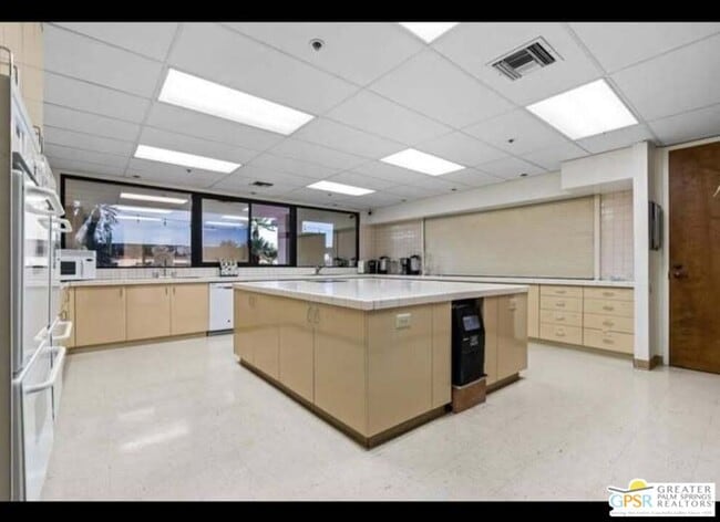 Building Photo - 15300 Palm Dr