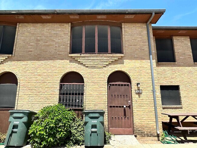 Primary Photo - 1300 Hillside Rd