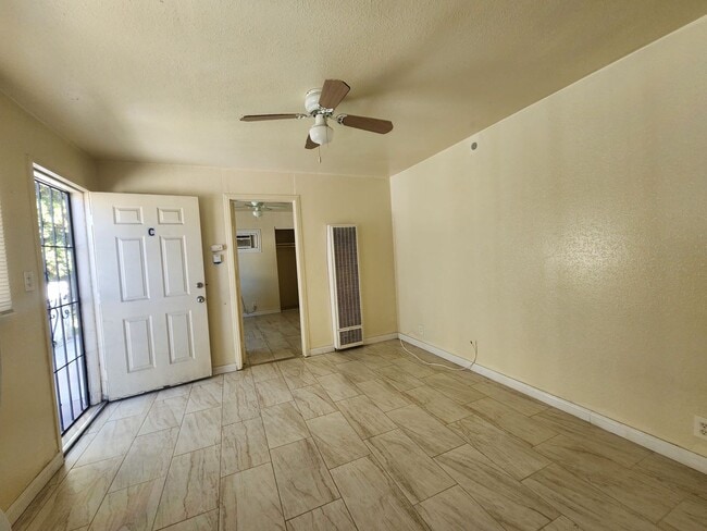 Building Photo - Bryant