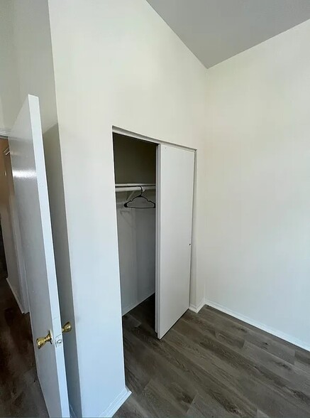 bedroom - 1935 Fulton St