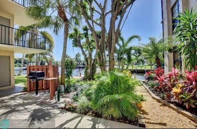 Building Photo - 11 Royal Palm Way