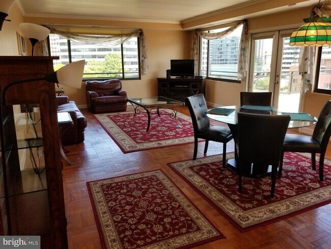 Building Photo - 1111 Arlington Blvd