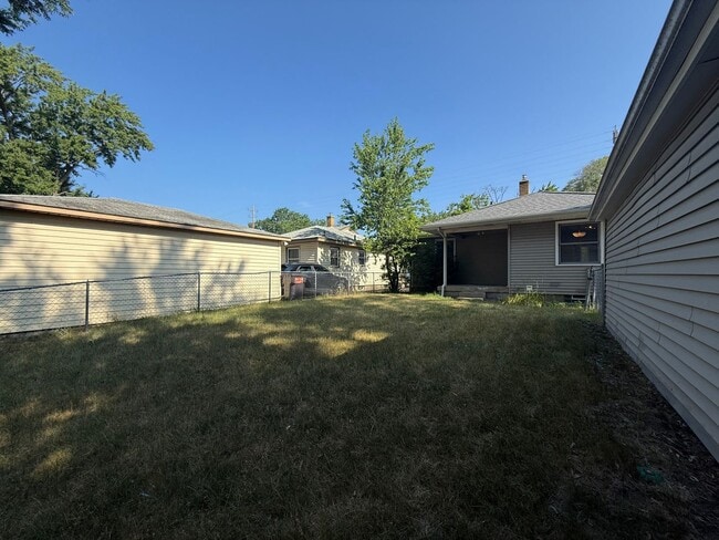 Building Photo - Beautifully Updated 2 Bed, 1 Bath Home for...