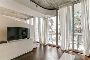 Building Photo - 5925 Almeda Rd