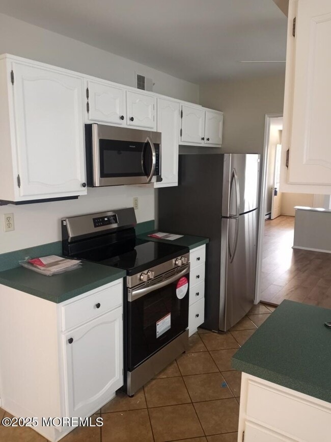 Building Photo - 19 Marlow Ave