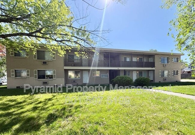 Building Photo - 805 S Cheyenne St