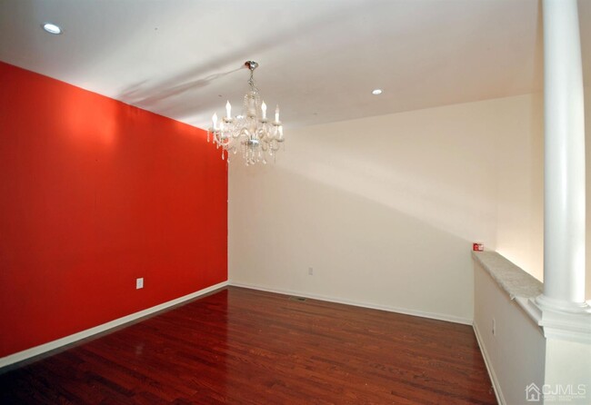 Building Photo - 2319 Berkshire Ln