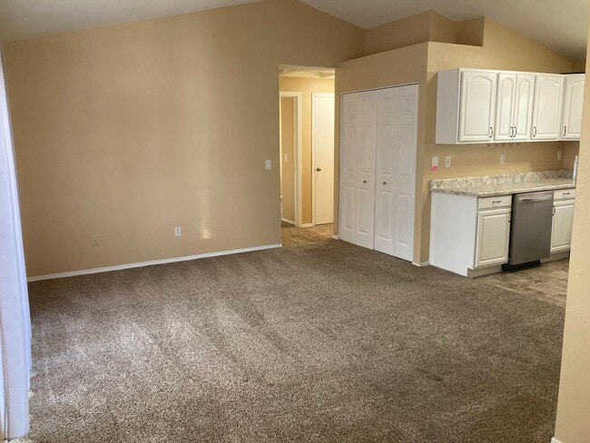 Building Photo - (HAI) Cozy 2-Bedroom, 1-Bathroom Home!