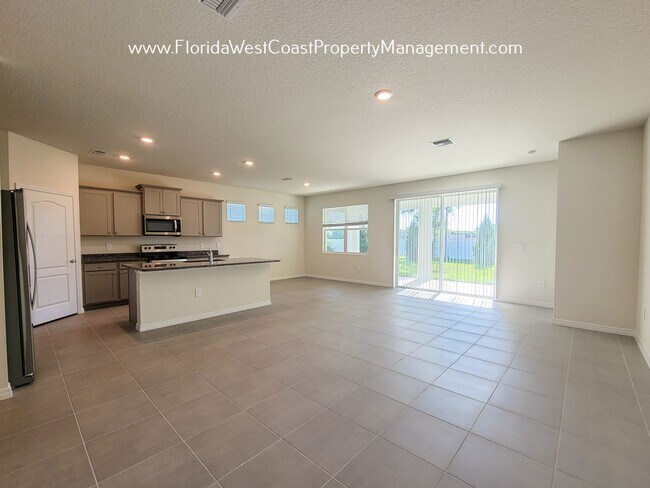 Building Photo - LAKEWOOD RANCH! 4 BEDROOM/2 BATH/ PET FRIENDLY! COMMUNITY POOl! READY for MARCH 2026