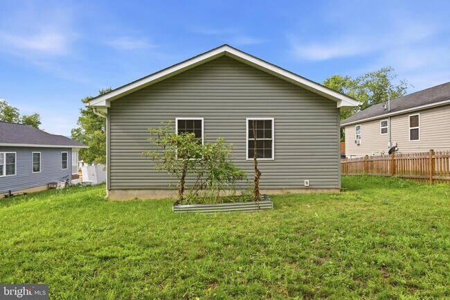 Building Photo - 640 Jenkins Ln