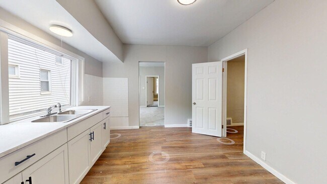 Building Photo - 3200 W 94th St