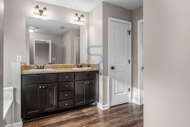 Building Photo - 317 Clover Brook Dr