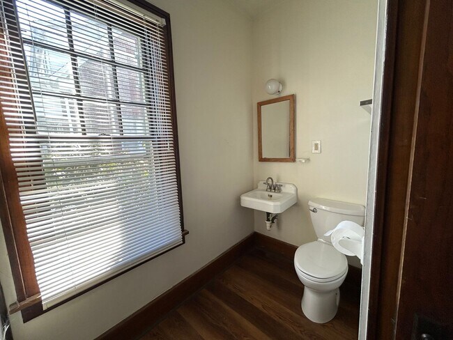 Building Photo - col218