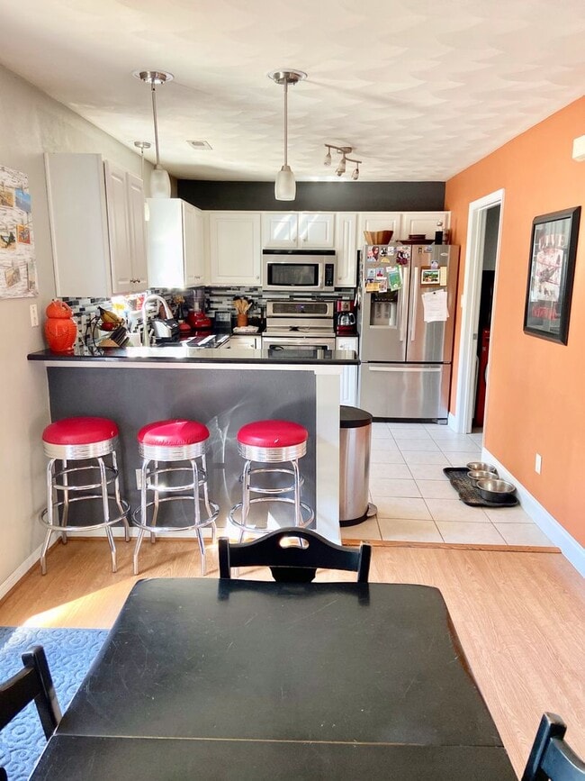 Building Photo - 3BD/2.5BA Home in Chicks Beach with Garage...